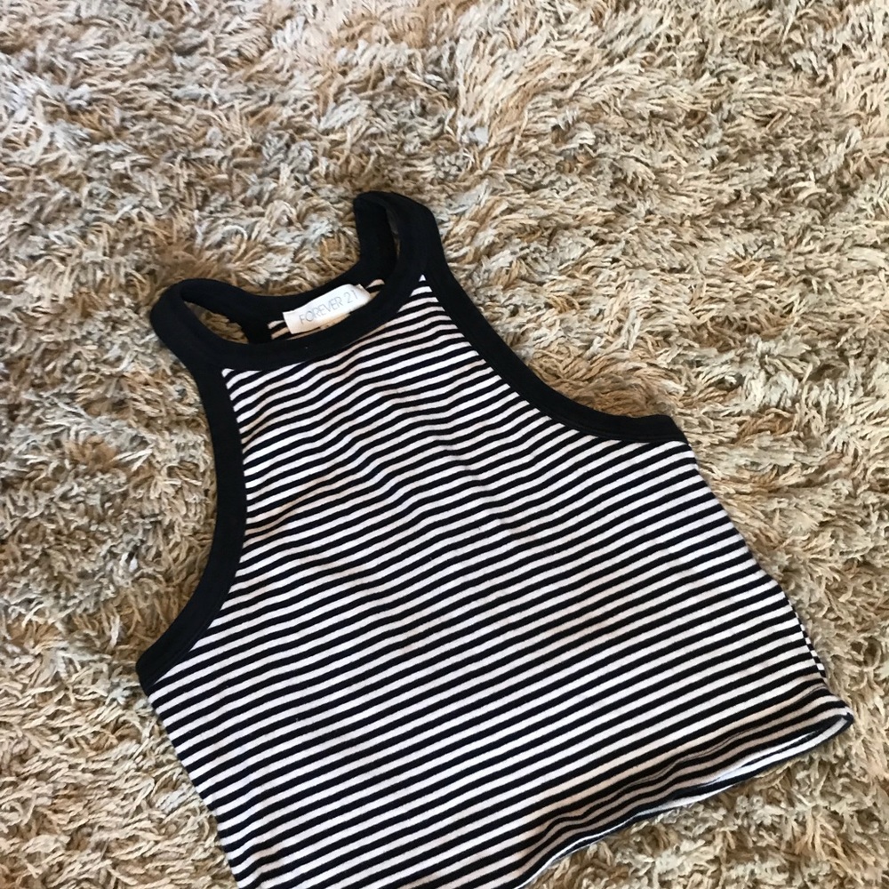 Cute and flirty mid tank. - Picture 3 of 4
